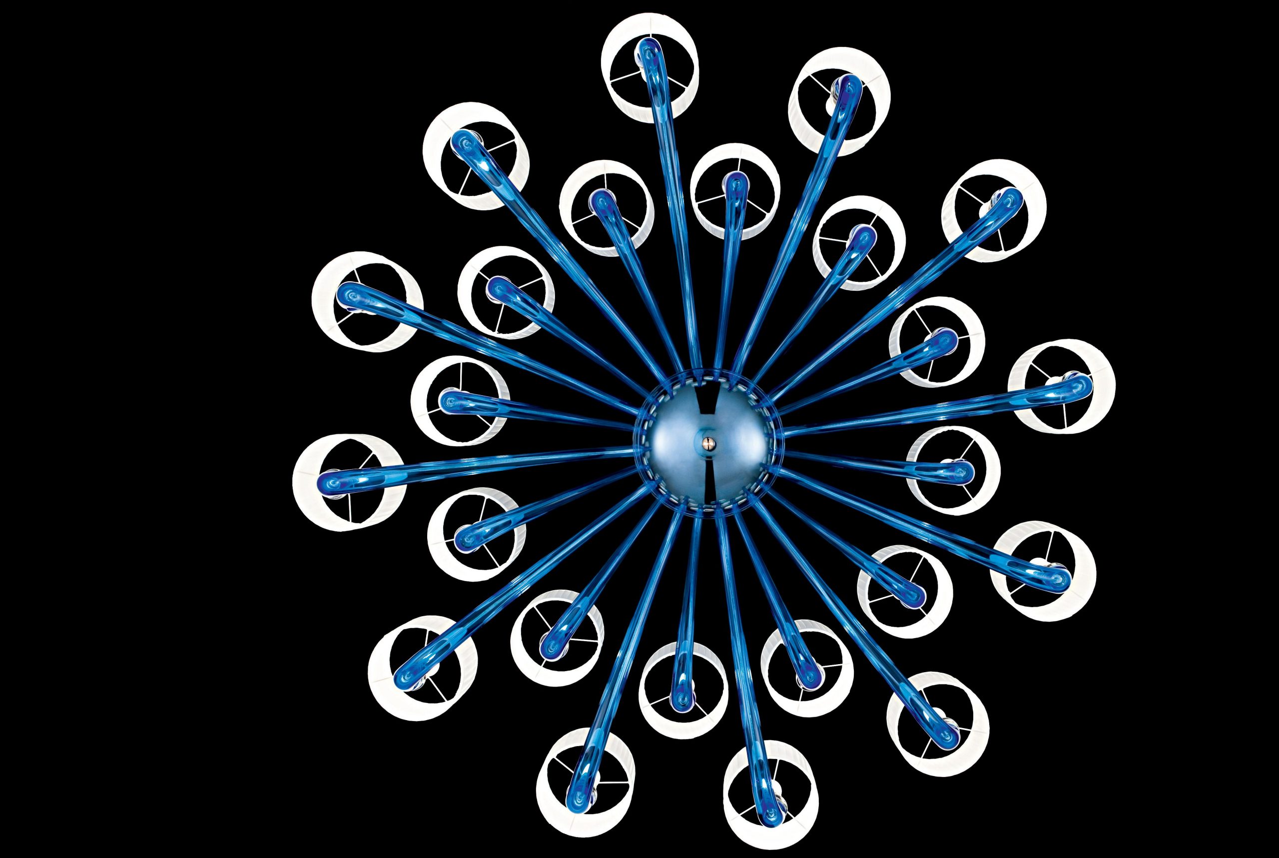 Barovier is the oldest glass-making family in the world, with traces of its activity in the artistic glass production dating back to the 13th century.