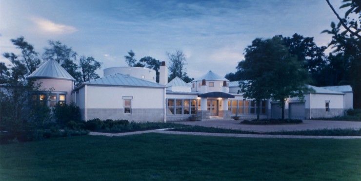 Pochis House / Suburban Village at dusk
