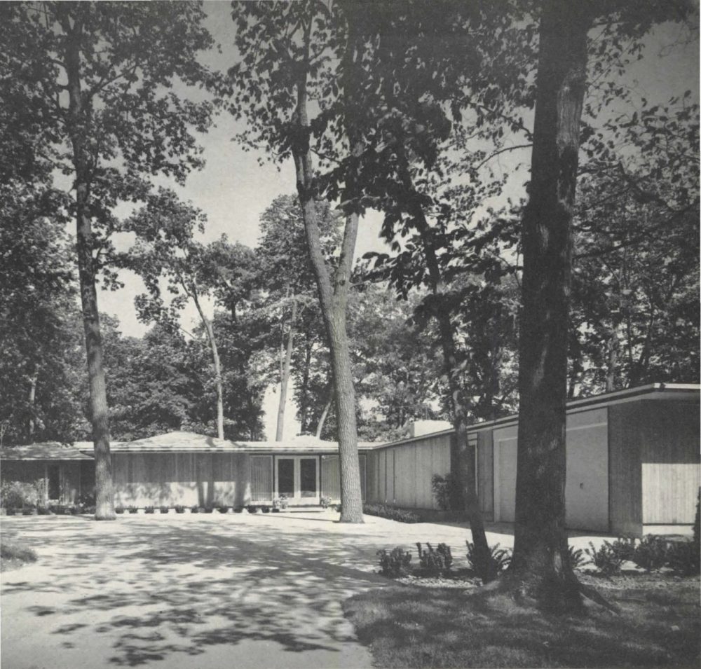 Orono (Lake Minnetonka), Minnesota. Designed by Bliss and Campbell. Built by Joe Peterson.