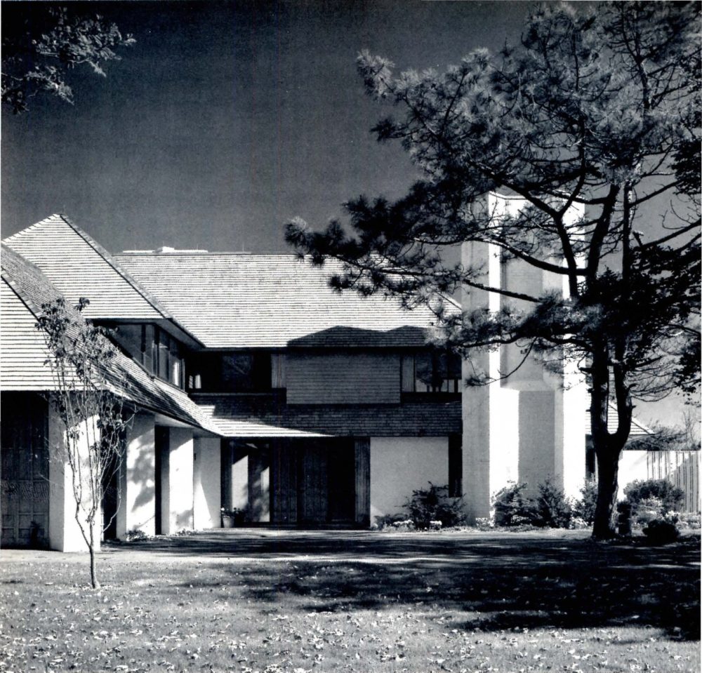 House, New England coast. Designed by Huygens and Tappe Inc. Built by Beverly Brothers Inc