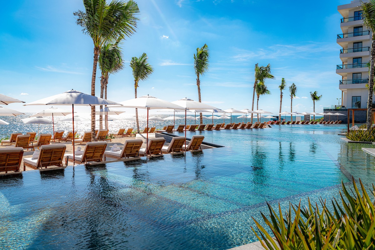 Waldorf Astoria Cancun-Infinity Pool (2)