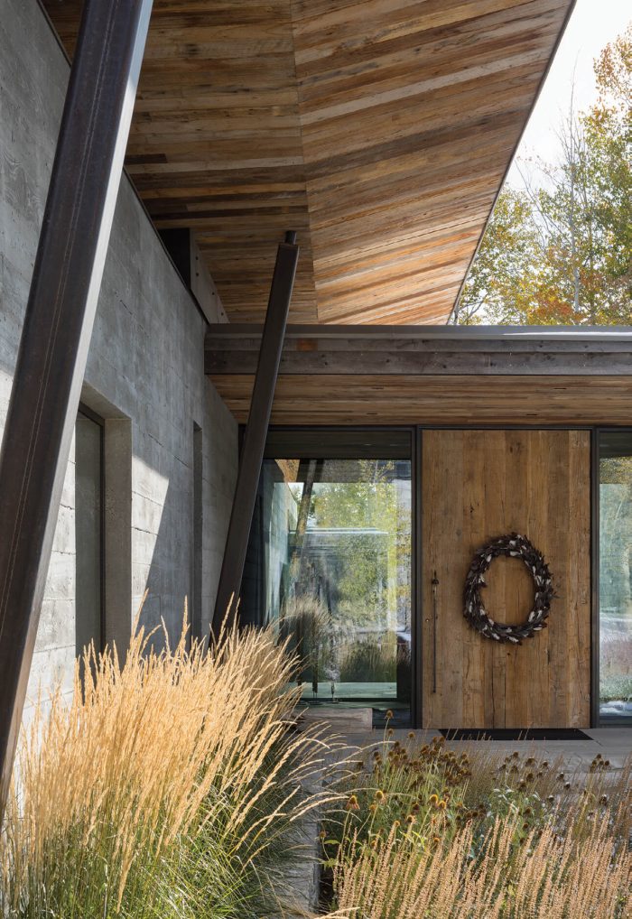 146-153_Moose-Bluff-10-700x1018