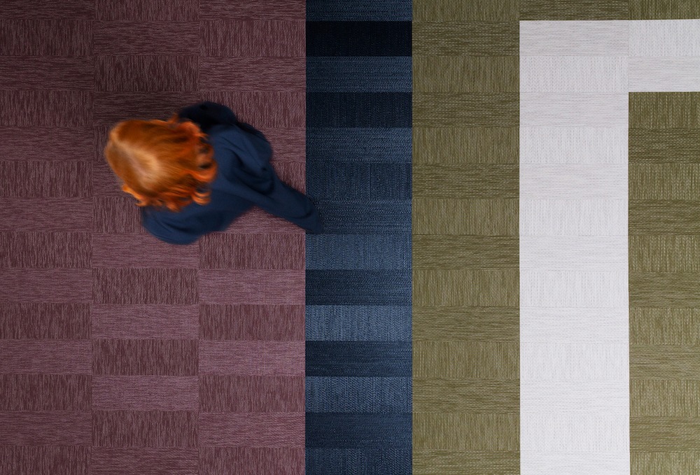 Bolon_Studio_RECTANGLE_ARTISAN_Chalky_Wild_BOTANIC_Chestnut_NOW_Titanium_model_topview_webres