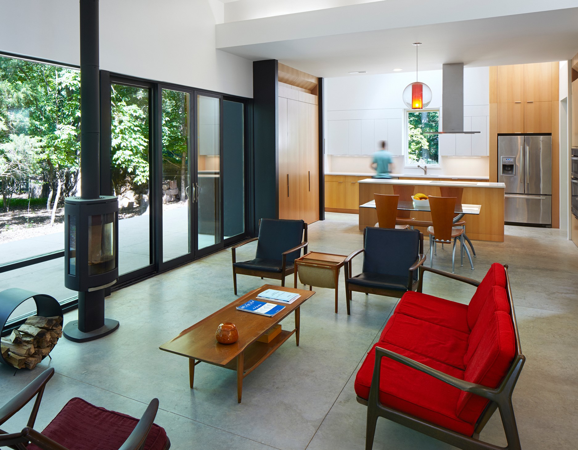 The architectural answer was a promenade from landscape to home and back out to landscape again.