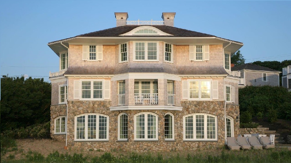 With classicist David Eastman, they tore the original building containing two octagons down to its 16-inch foundation. Then they started over from scratch – sticking with the original shape and expanding upon it.