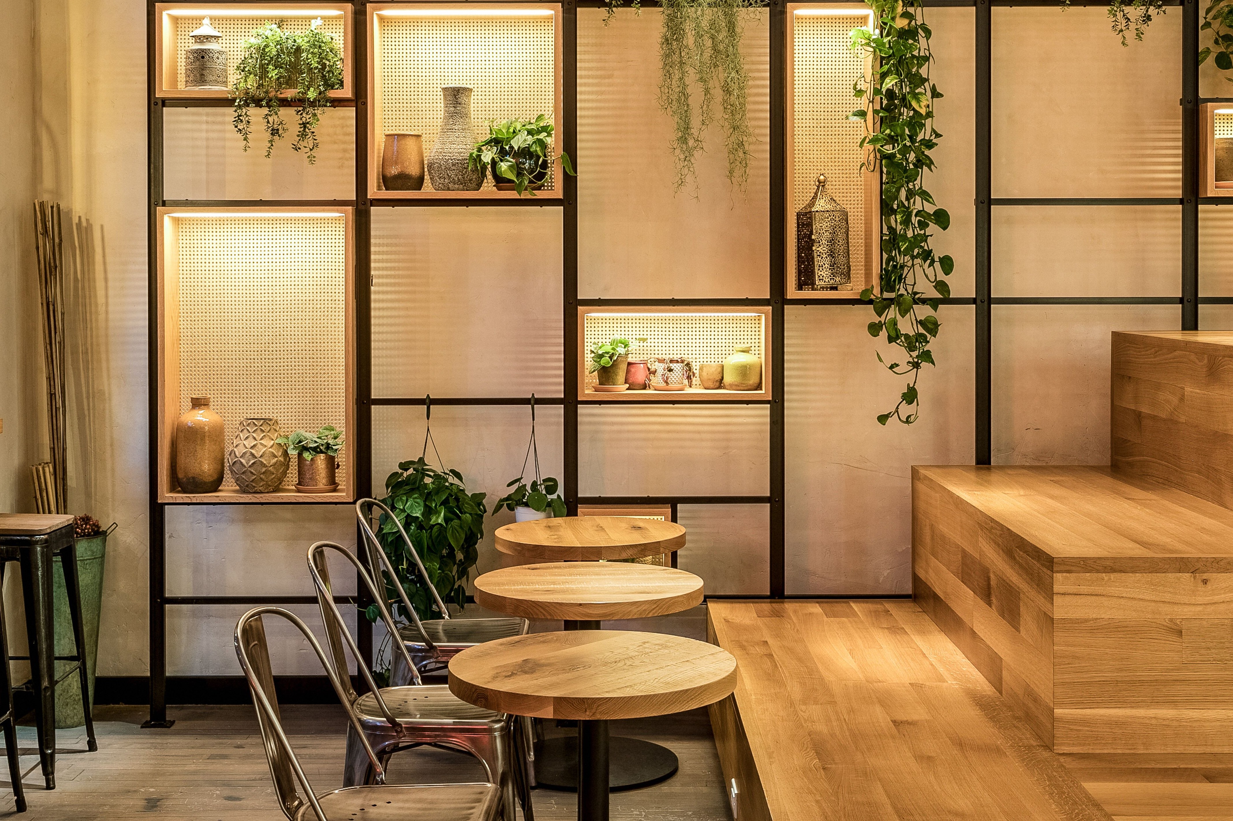 Mint Kitchen whispers to you with glass, tiles, timber, concrete and metal.