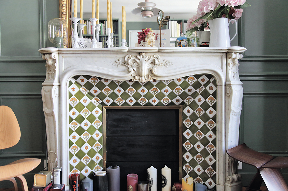 With more than 'Creative Paris' addresses a community of five million women.