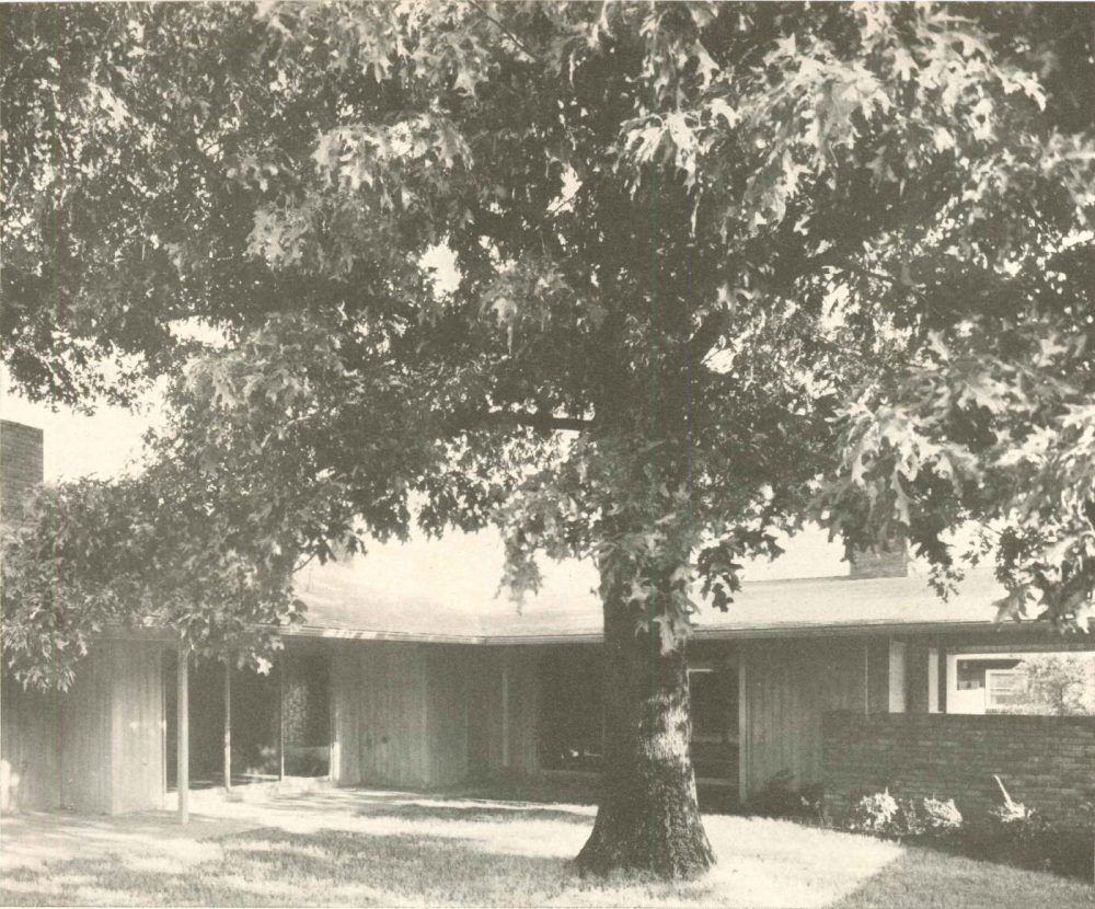 Luxury House Around an Oak Tree, Memphis TN