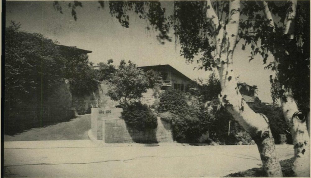 Shared-Driveway Hillside House, Los Angeles CA