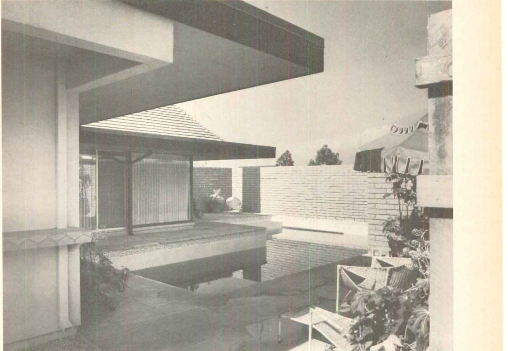 Walled-In House at Huntington Harbour, Huntington Beach CA
