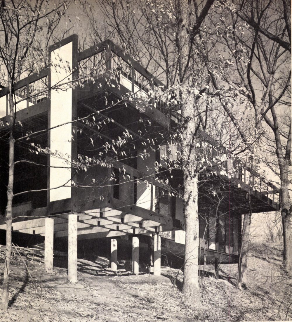 Column-Supported Downhill House in Iowa City, Iowa City IA