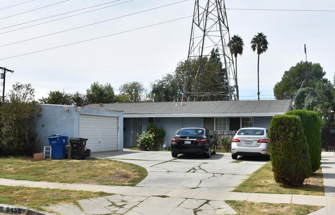 6455 Geyser Avenue, Reseda CA by Yolanda Krisel