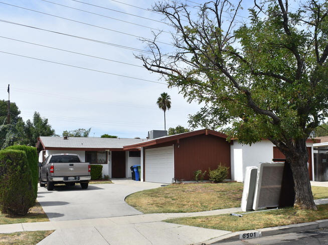 6501 Geyser Avenue, Reseda CA by Yolanda Krisel