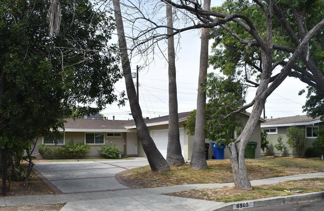 6505 Rhea Avenue, Reseda CA by Yolanda Krisel