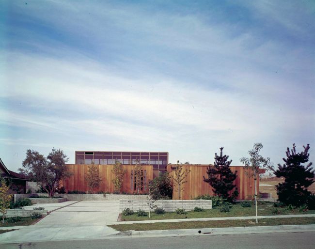 The Jay and Anita Chiat House by Carl Maston