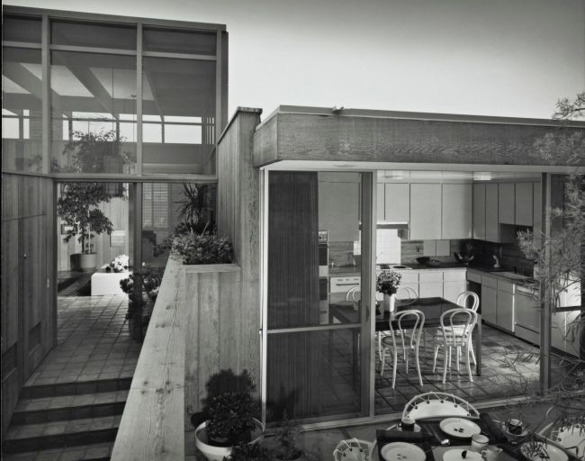 The Jay and Anita Chiat House by Carl Maston
