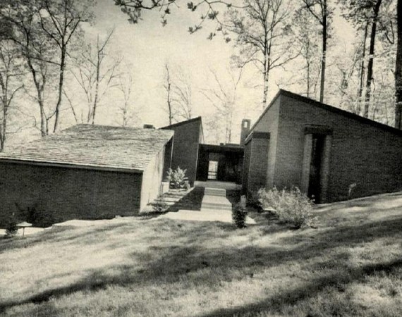 Four-Wing Hillside House in Alexandria, Alexandria VA