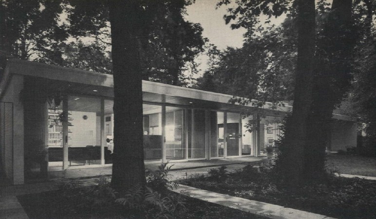 Brick-Walled Garden House in Memphis, Memphis TN